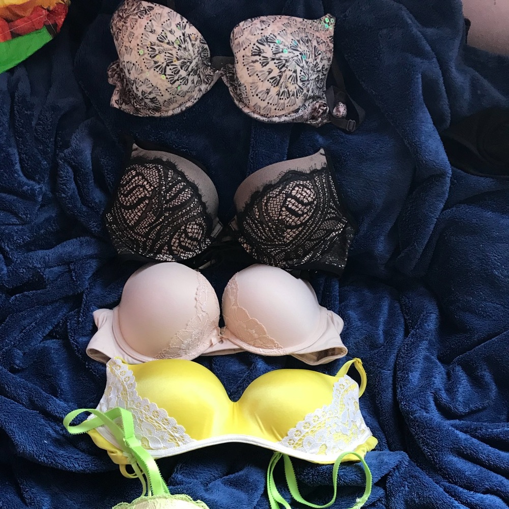 Victoria’s Secret bra lot 32C